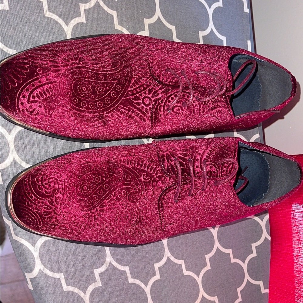 Elegant Paisley Oxford Shoes in Rich Burgundy